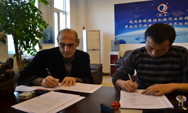 埃及客戶米豆簽訂簽訂生產(chǎn)線合同現(xiàn)場(chǎng)